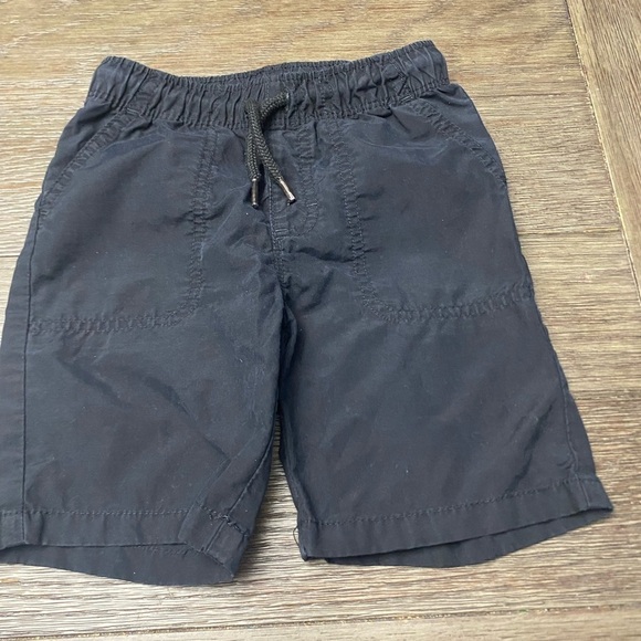 Log of 4 Boys Shorts and shirt size 4T
Brands are old navy, carters,  okie dokie - Picture 4 of 9